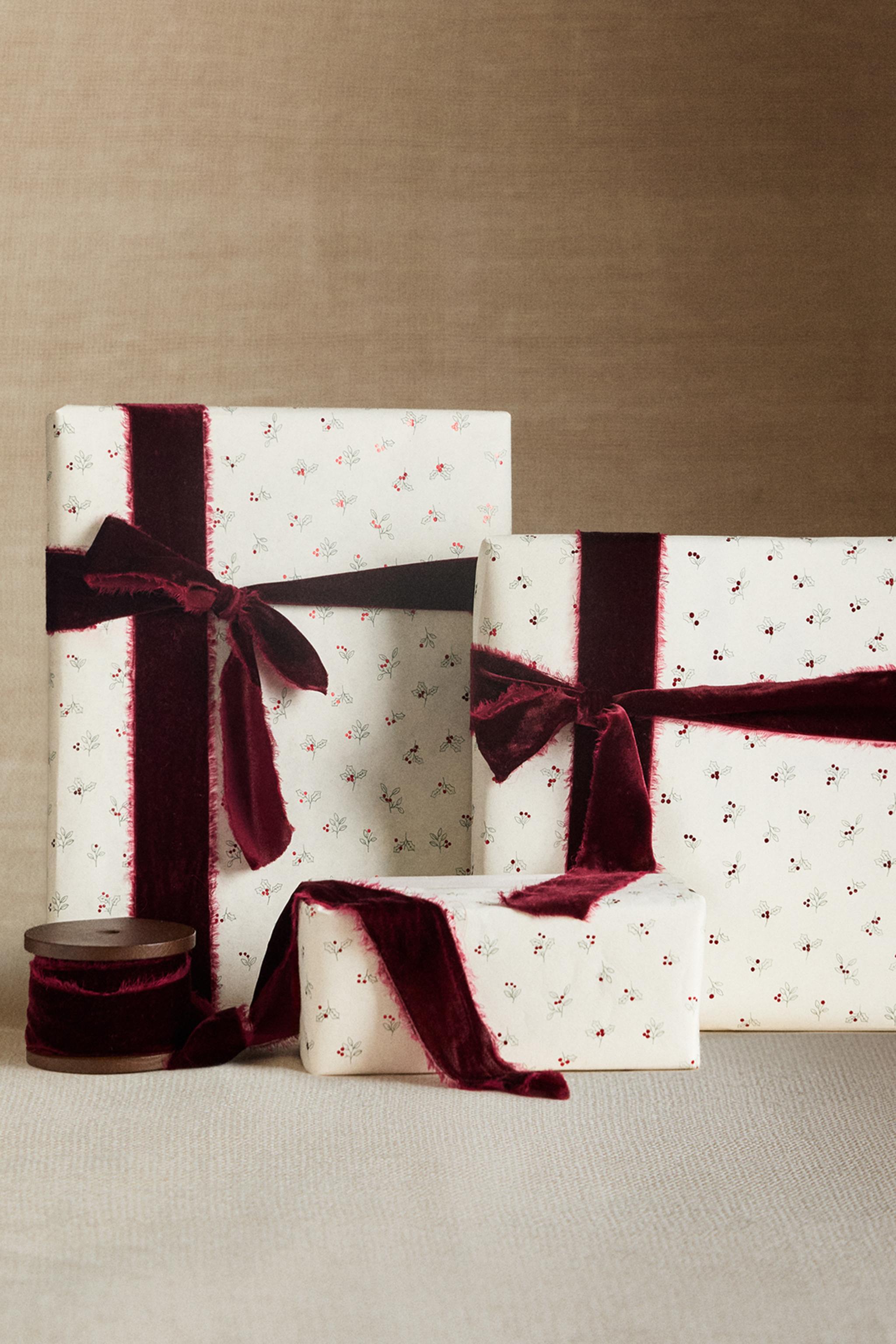 SHINY LEAF CHRISTMAS WRAPPING PAPER